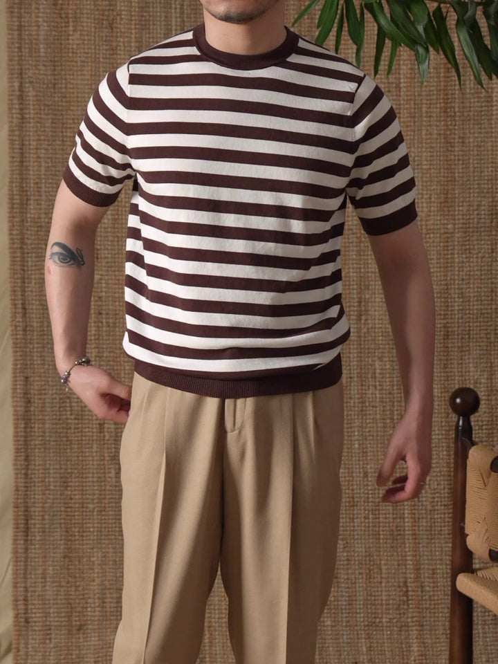 Modernes Herren Basic Kurzarmshirt mit Streifenmuster und Rundhalsausschnitt für Freizeit und Alltag.
