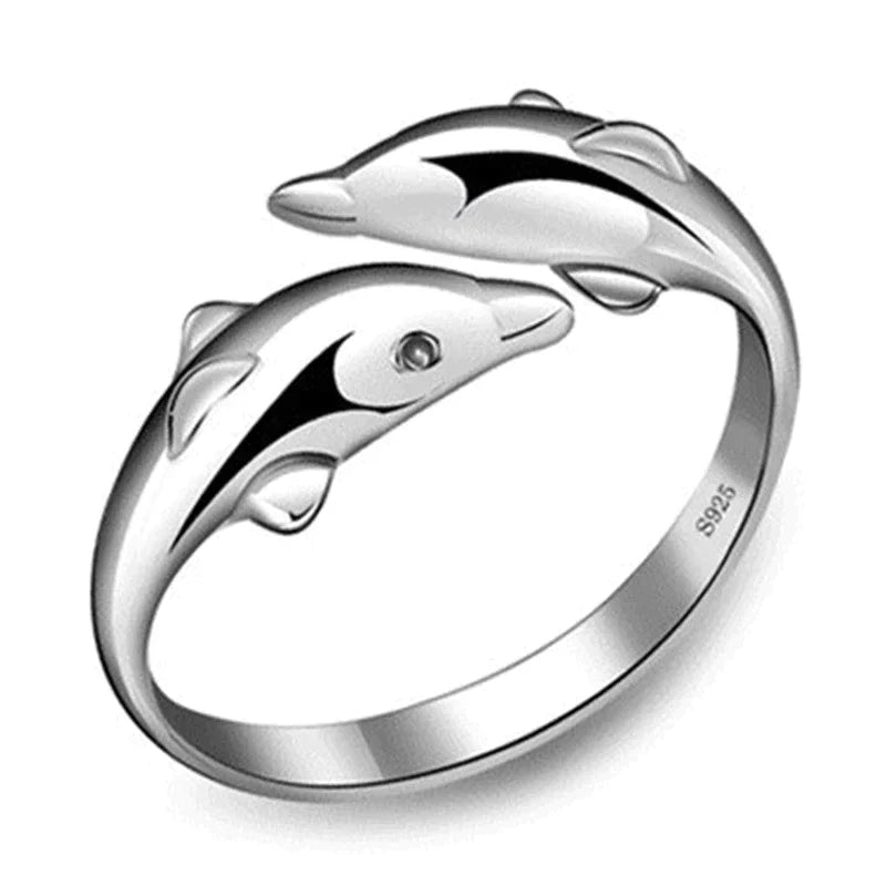 Eleganter Damen-Silberring mit verstellbaren Delfinen; Glücks- und Harmonieschmuck für Frauen.