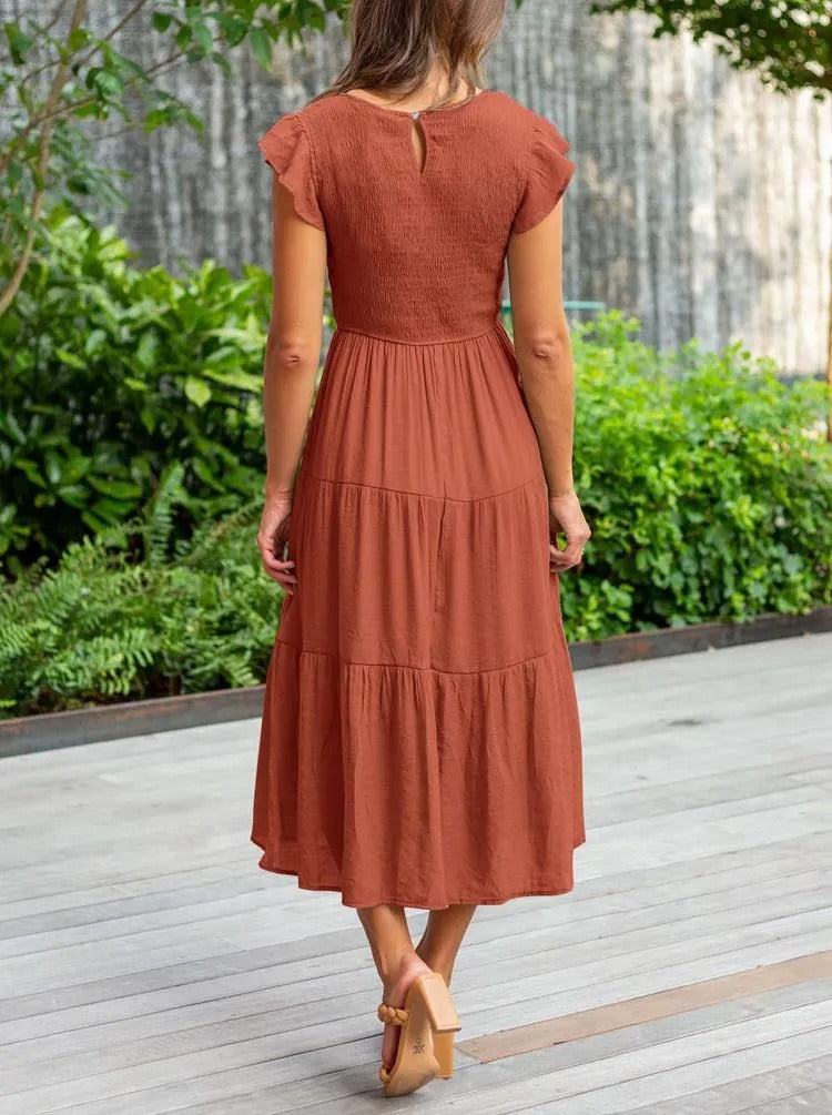 Schwarzes elegantes Abendkleid für Damen, figurbetont & stilvoll. Festliches Damenkleid, kurze Länge, vielseitig.
