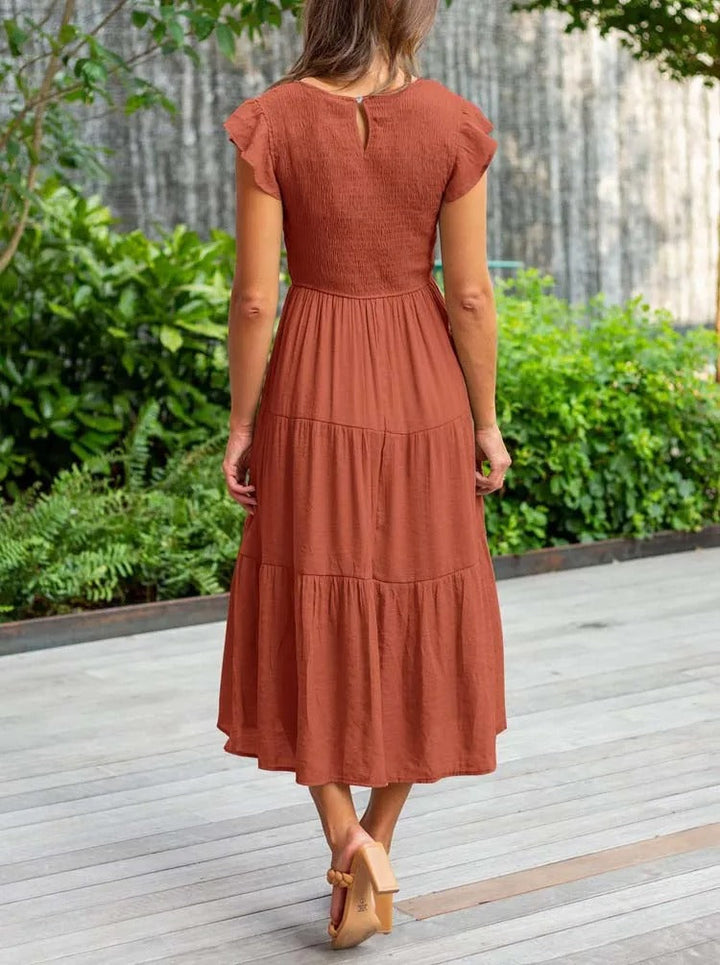 Schwarzes elegantes Abendkleid für Damen, figurbetont & stilvoll. Festliches Damenkleid, kurze Länge, vielseitig.