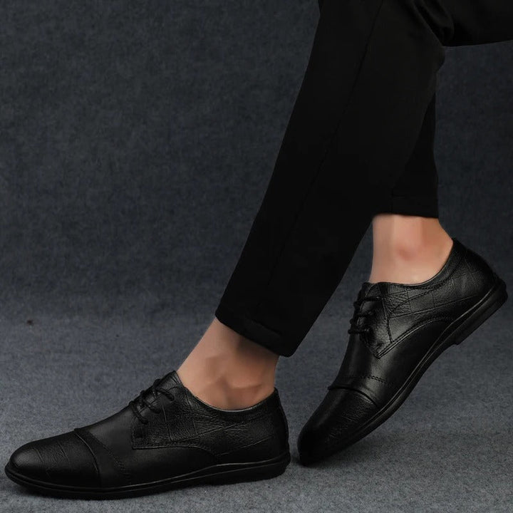 Komfortable Sohle eleganter schwarzer Herren Business-Schuhe, klassische Schnürung für langen Tragekomfort.