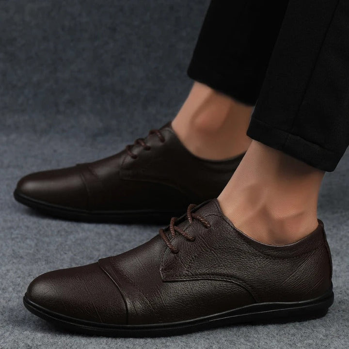 Hochwertige Leder-Schnürschuhe für Herren, elegant in Schwarz, perfekt für formelle Outfits.