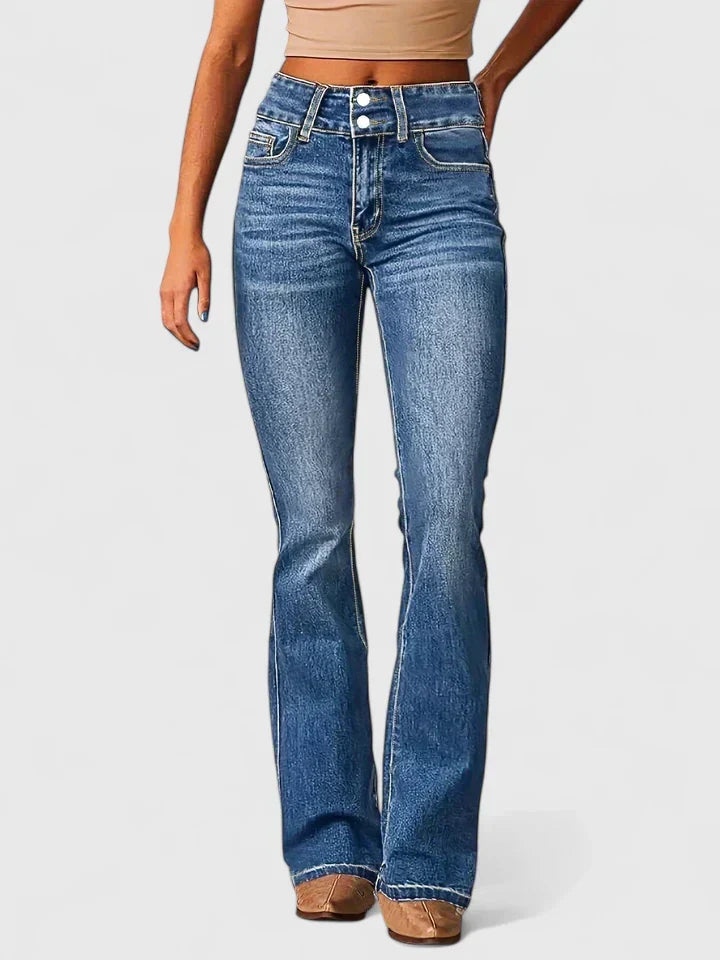 Elegante Stretch Jeans für Damen, in dunkler Waschung, bietet Komfort und eine perfekte Passform.