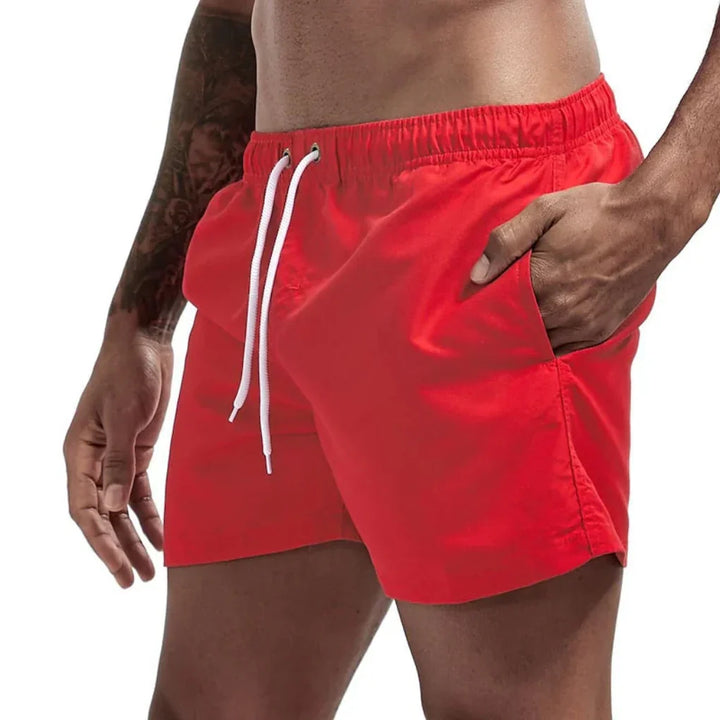 Vielseitige schnelltrocknende Badeshorts für Herren, perfekt für Pool und Meer.