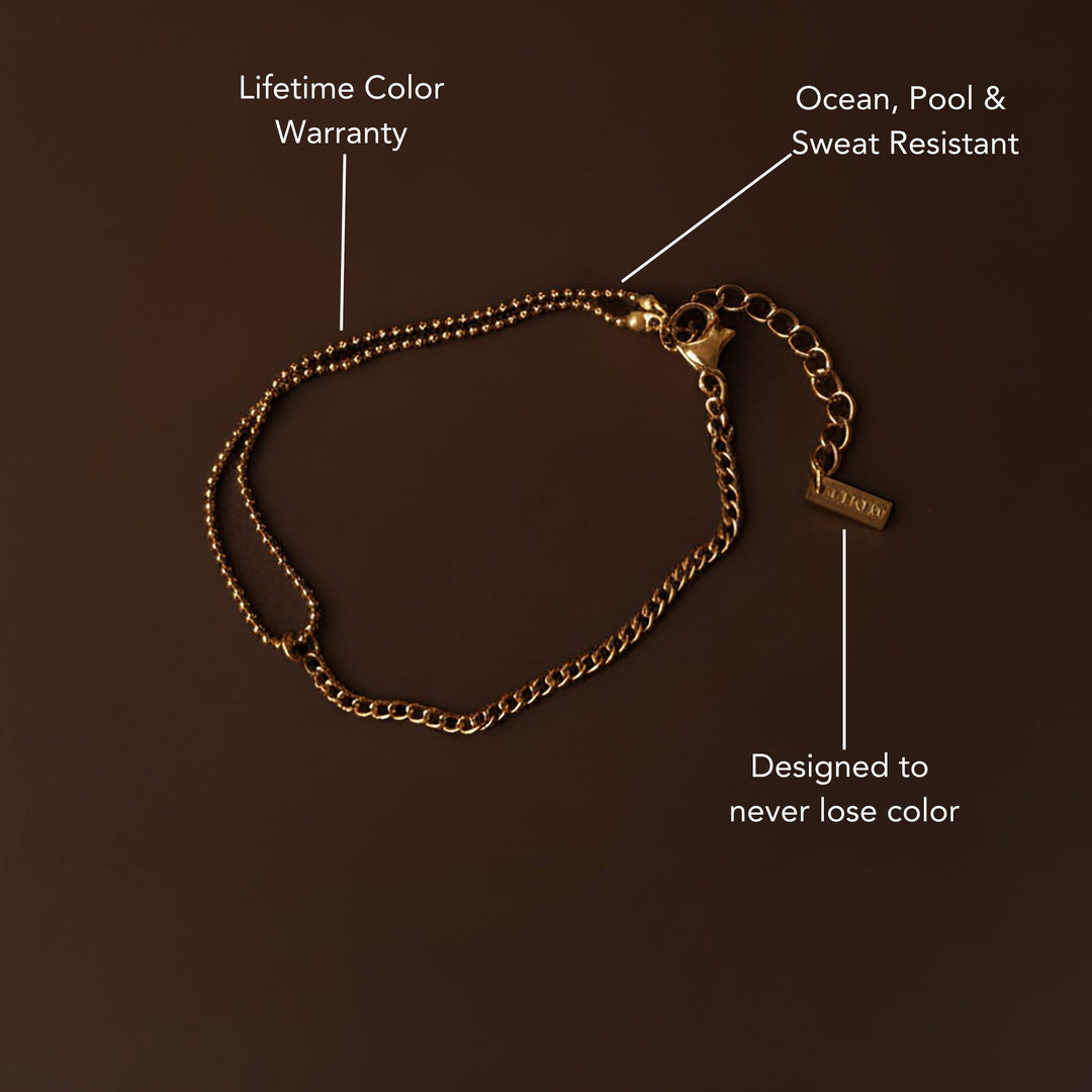 Damenarmband Gold & Silber, doppellagig, am Handgelenk. Wasserfester & hypoallergener Edelstahl Modeschmuck.