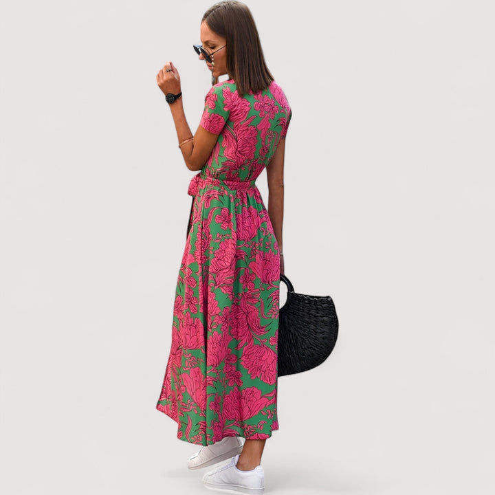Schickes Damen Wickelkleid mit Blumenmuster, ideal als elegantes Abendkleid oder für besondere Anlässe.