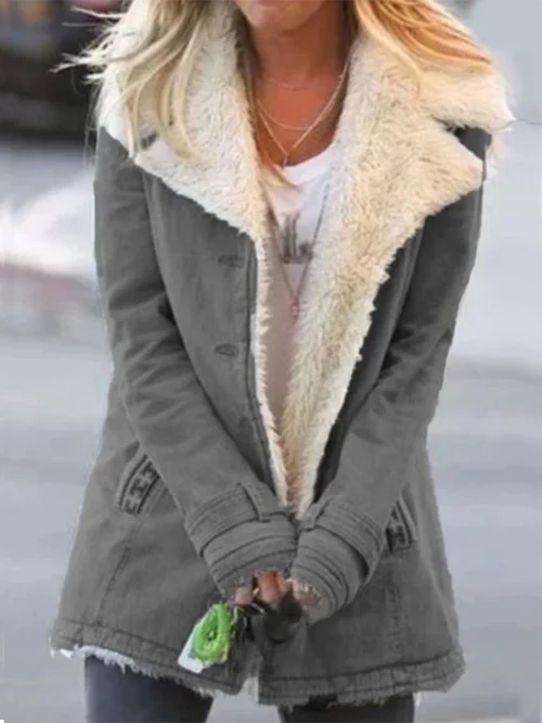 Eleganter Damen Wintermantel mit luxuriösem Shearling-Look. Stilvoller Mantel für die moderne Frau im Winter.
