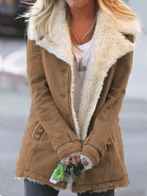 Kuscheliger Damen Wintermantel mit luxuriösem Shearling-Look. Warme Oberbekleidung für stilvolle Wintermode.
