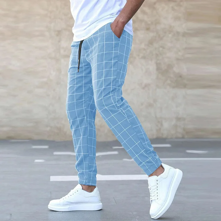 Elegante Herren-Jogginghose mit Karomuster, moderner Slim Fit. Perfekt als bequeme & stylische Alltagshose.