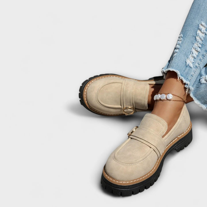 Braune Damen Slipper: bequeme Freizeitschuhe, elegant & robust für Alltag & Freizeit. Hoher Komfort.