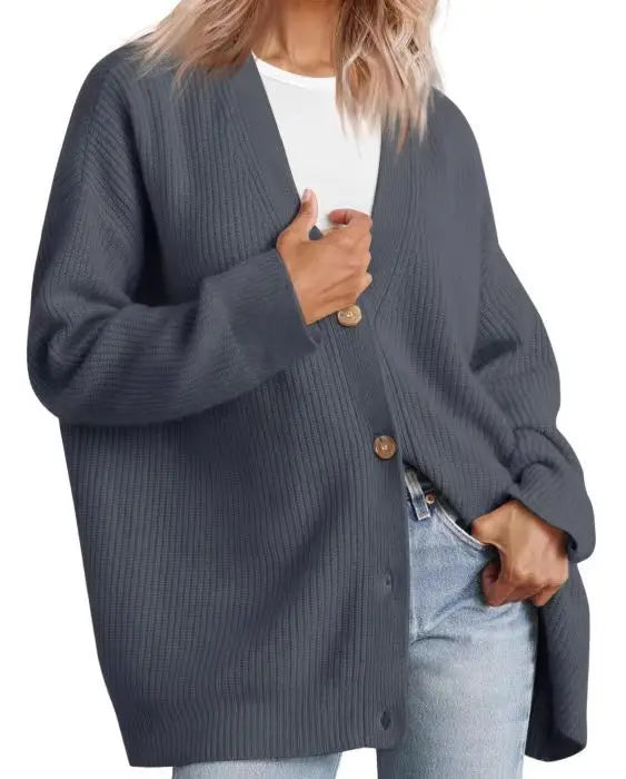 Bequeme Damen Strickjacke Sylvie, Kaschmir V-Ausschnitt Cardigan für stilvolle Herbstmode.