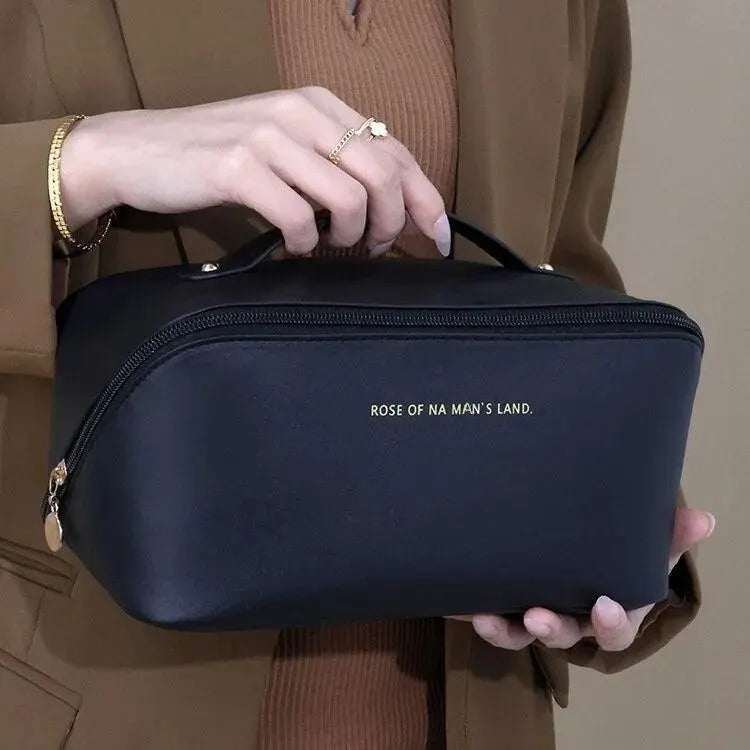 Robuste Reise Kosmetiktasche, der Luxus Make-up Organizer schützt Ihre Damen Kosmetik zuverlässig.
