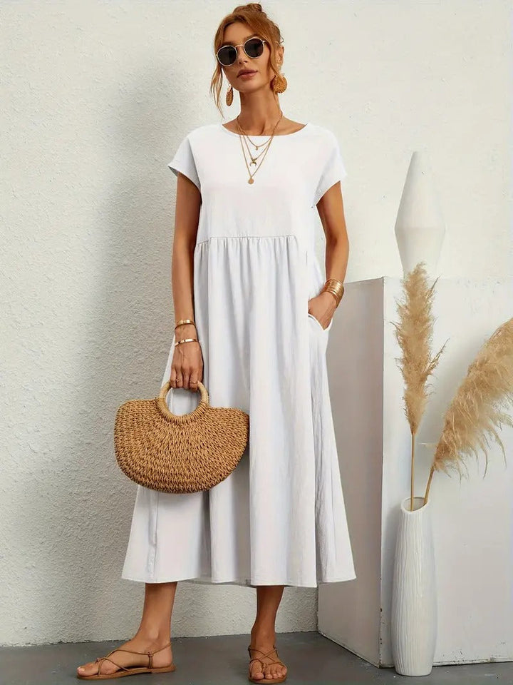 Lässiges Sommerkleid für Frauen mit praktischen Taschen; bequemes Freizeitkleid in Midi-Länge.