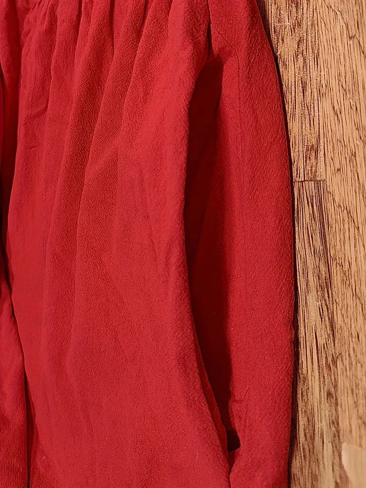 Modernes Damen Sommer-Midikleid mit praktischen Taschen; vielseitig für Frühling.