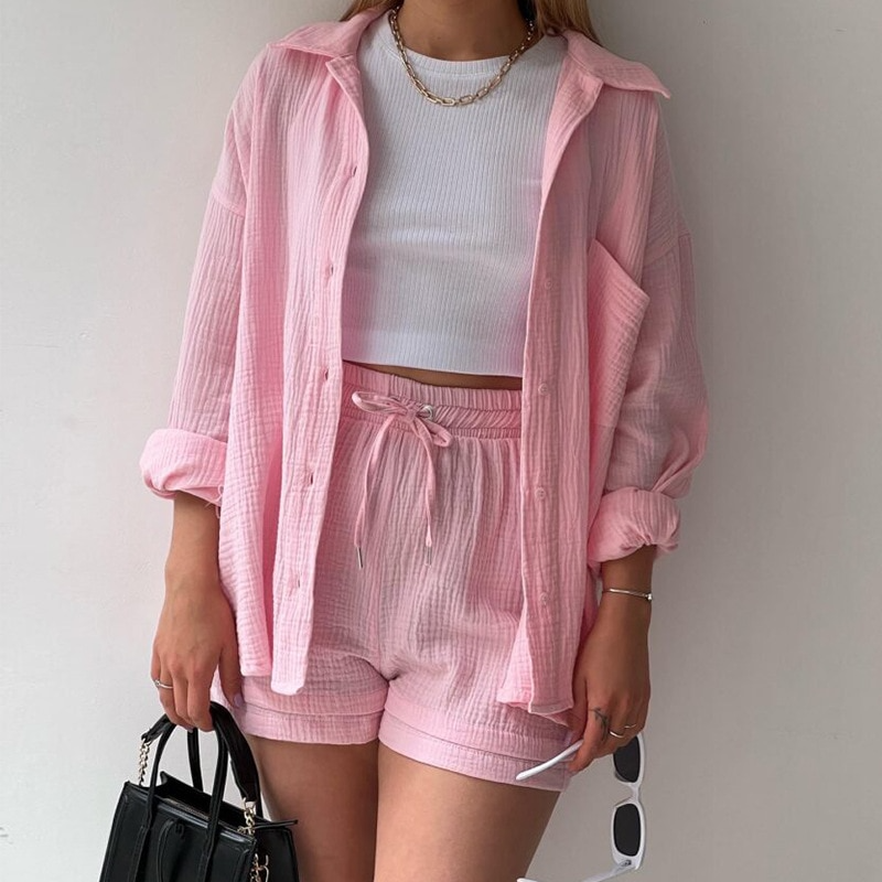 Hochwertiges Damen Homewear Set, weicher Stoff, Kurzarm-Oberteil und Shorts für Komfort.