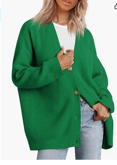 Luxuriöser Damen Cardigan Sylvie, V-Ausschnitt Kaschmir-Strickjacke für gehobene Damenmode.