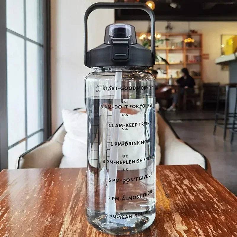 Multifunktionale 2L Wasserflasche mit Strohhalm, Zeitmarkierung, auslaufsicher, für jeden Sport.