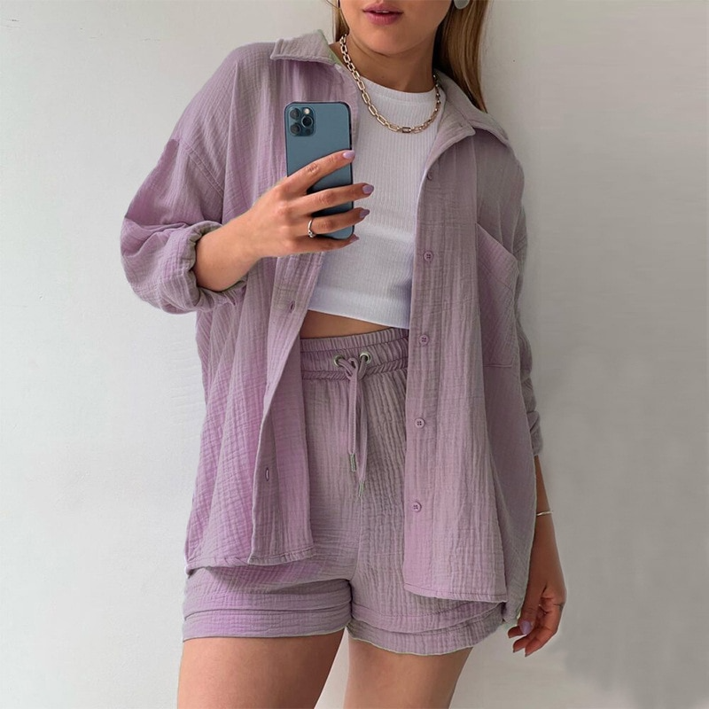 Elegantes Damen Loungewear Set, stilvoller Zweiteiler mit Shorts, perfekt für Entspannung.