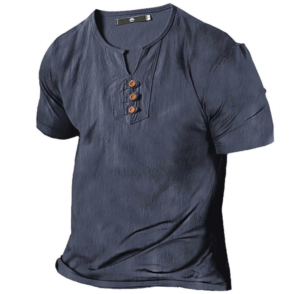 Atmungsaktives Herren Kurzarm T-Shirt mit Henley-Kragen. Perfekt für Sommer, Freizeit & entspannte Männermode.