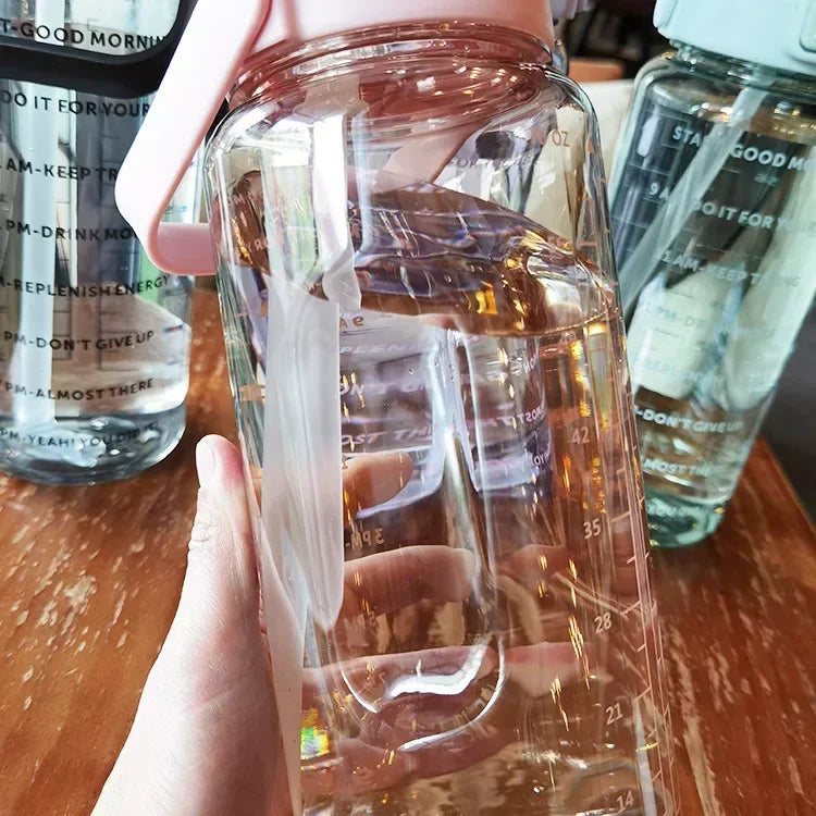 Farbige 2L Wasserflasche mit Strohhalm & Zeitmarkierung, für Fitness und tägliche Wasserzufuhr.