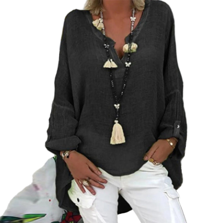Damen Oberteil: Elegante Sommerbluse in fließendem Stoff, stilvoll und angenehm zu tragen.