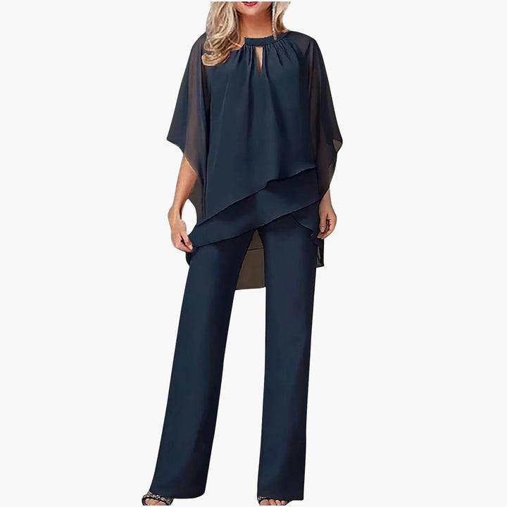 Eleganter Damen-Hosenanzug für festliche Anlässe, Abendmode mit weitem Bein & fließendem Überwurf.