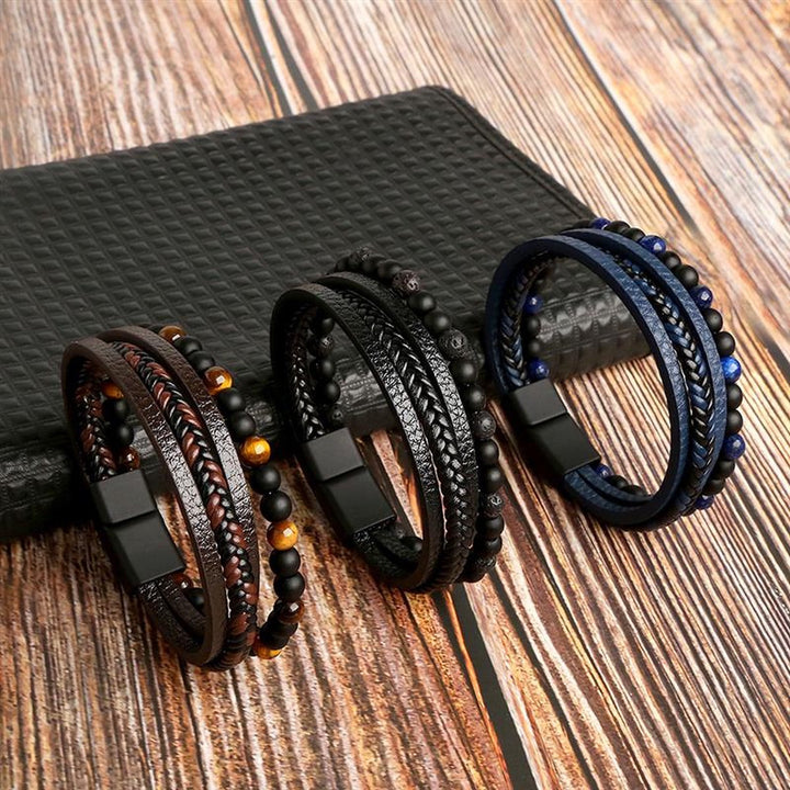 Geschenkidee: Vielseitiges Herren Armbandset mit Flecht- und Perlenarmbändern. Stilvolles Accessoire für Männer.