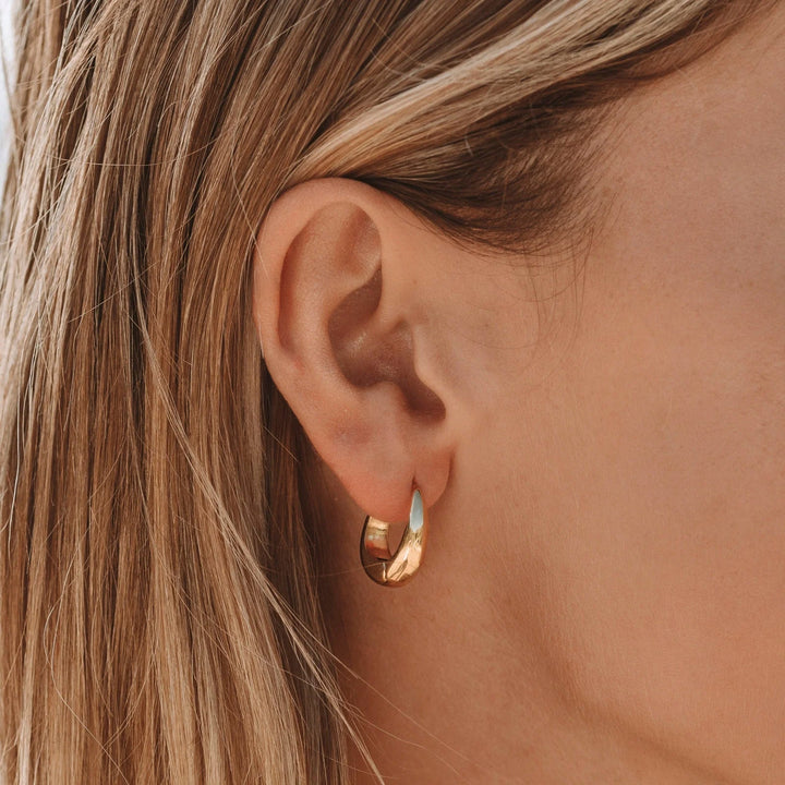 Elegante Damen Tropfenohrringe aus glänzendem Edelstahl, wasserfest & hypoallergen. Zeitloser Schmuck.