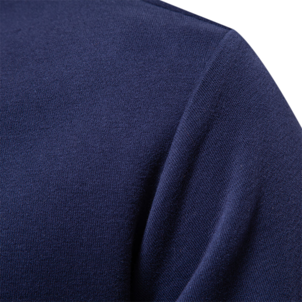 Eleganter Herren Langarm Polo Pullover, perfekte Herrenmode für stilvolle Anlässe im Herbst.