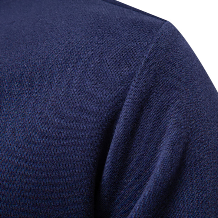 Eleganter Herren Langarm Polo Pullover, perfekte Herrenmode für stilvolle Anlässe im Herbst.