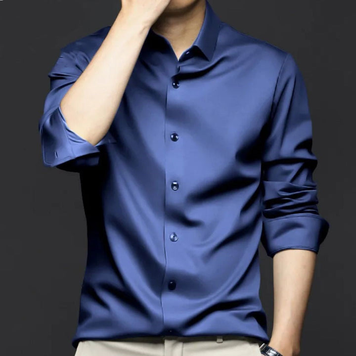 Stilvolles Herren Trachtenhemd Arnold. Knitterfreies Langarmhemd für eleganten Freizeit- und Business-Look.