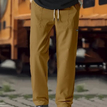 Herrenmode: Alltagstaugliche Freizeithose, locker und gerade geschnitten, super bequem.