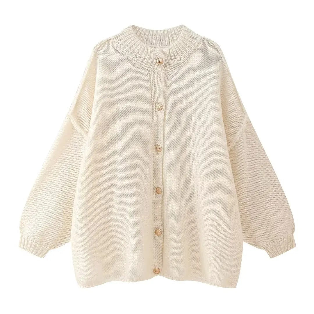Lässige Damen Oversized Strickjacke in Beige mit Knopfleiste und weiten Ärmeln, ideal für Komfort und Alltag.