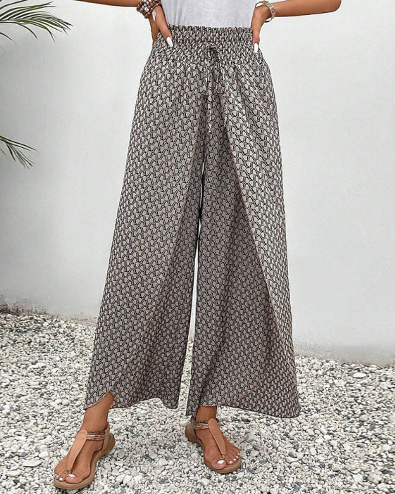 Grüne Damen Hose mit weitem Bein & hohem Bund, elegante Passform für Business & Freizeit.