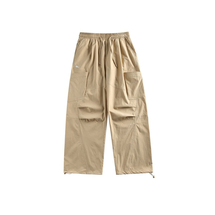 Locker geschnittene Herren Retro Fallschirmhose mit elastischen Knöchelbündchen, ideal für Urban Fashion.