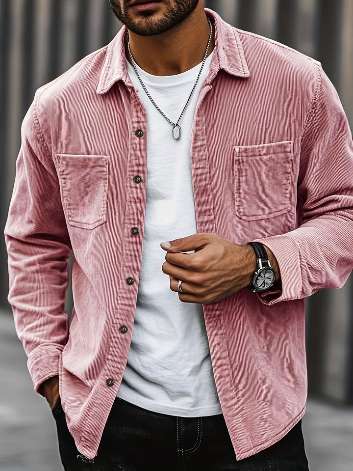 Modische Herren Jacke in Schwarz mit Kordeloptik. Eine bequeme Übergangsjacke für Frühling & Herbst.