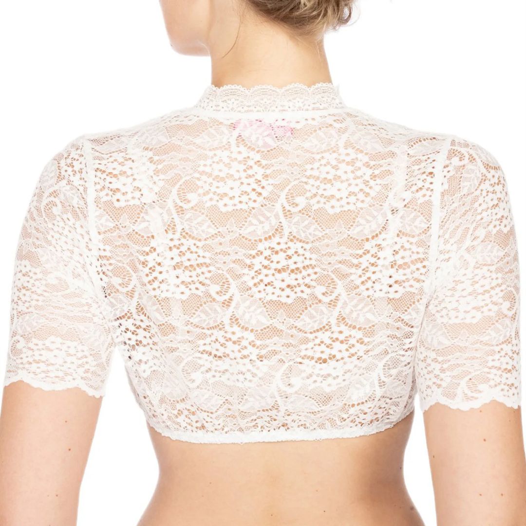 Komfortable weiße Dirndlbluse für Damen, Kurzarm und femininer Ausschnitt, perfekt für festliche Anlässe.