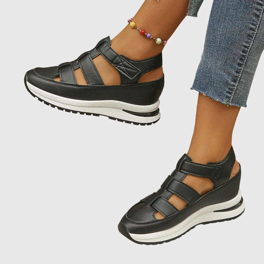 Nahaufnahme des Materials: Strapazierfähige & bequeme Damen Flachsandalen für aktiven Sommer- & Alltagskomfort.