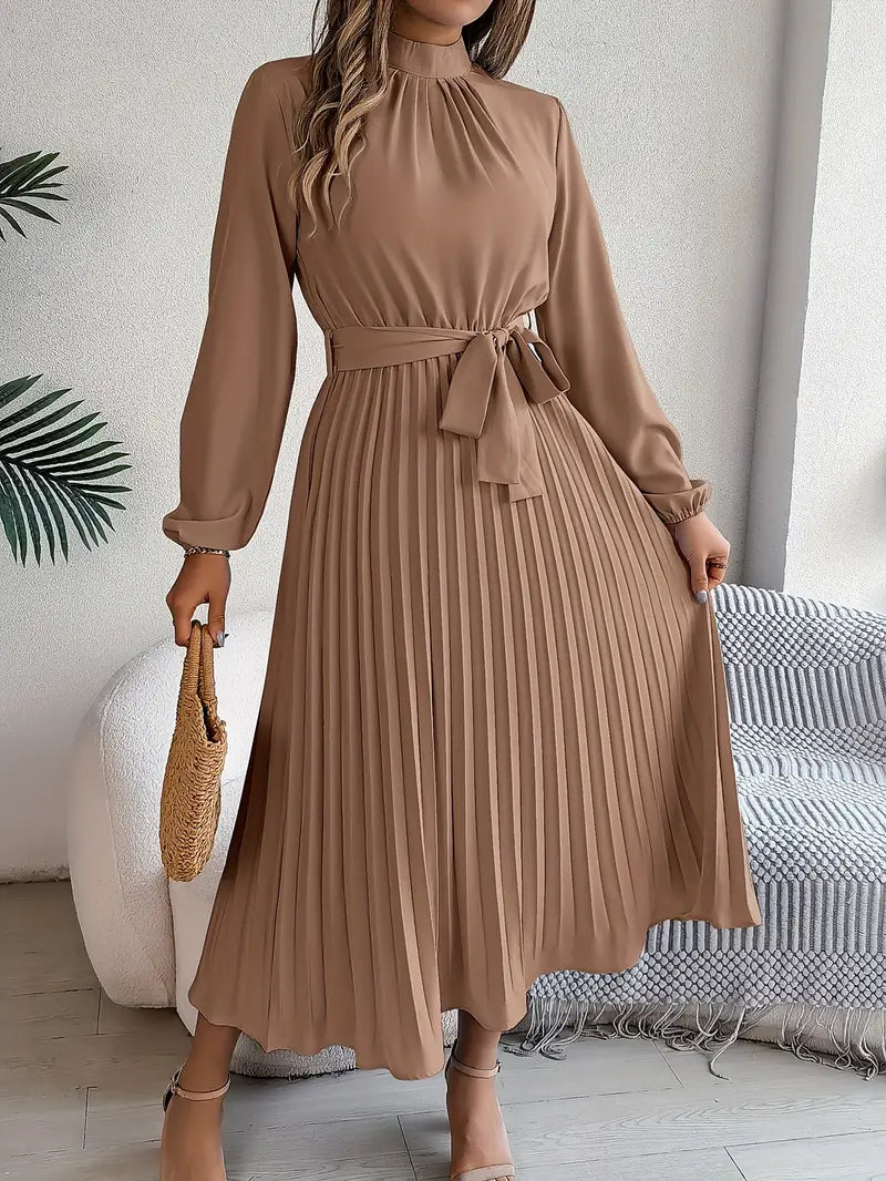 Plissiertes Damen Langarmkleid, Midilänge, Stehkragen. Ein elegantes Abend- & Partykleid für Frauen.