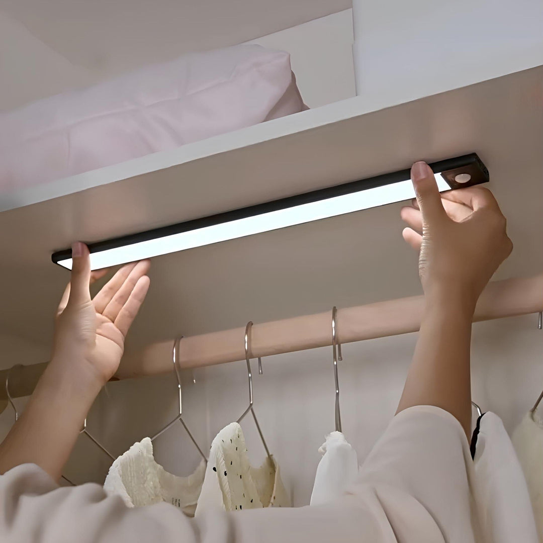 Smartes LED Licht mit Bewegungssensor, kabellos für Bad, Küche und Flur geeignet.