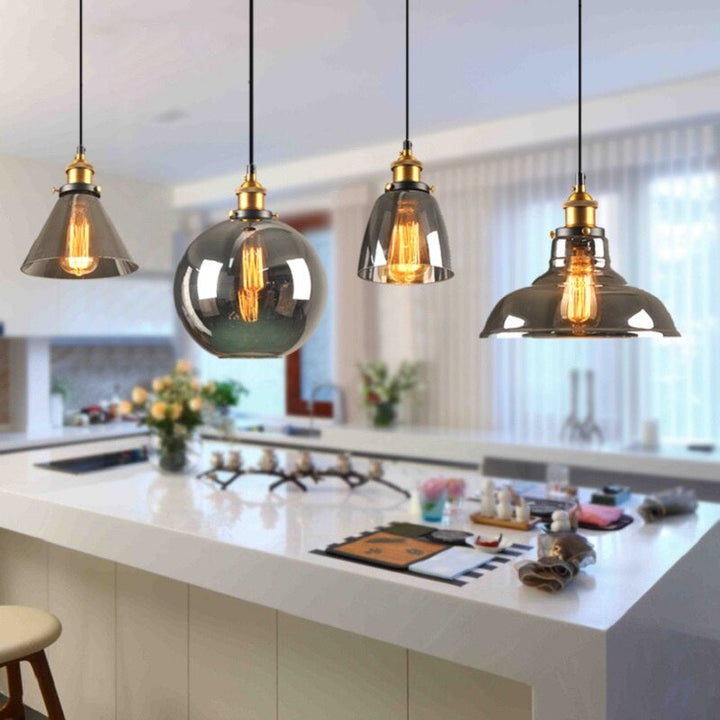Design-Hängelampe mit Kristall, luxuriöse Deckenleuchte in Rauchgrau für modernes Ambiente.