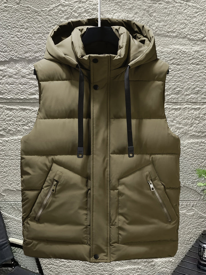Vielseitige Outdoor-Steppweste für Herren, mit Kapuze, ideal für kühlere Tage.