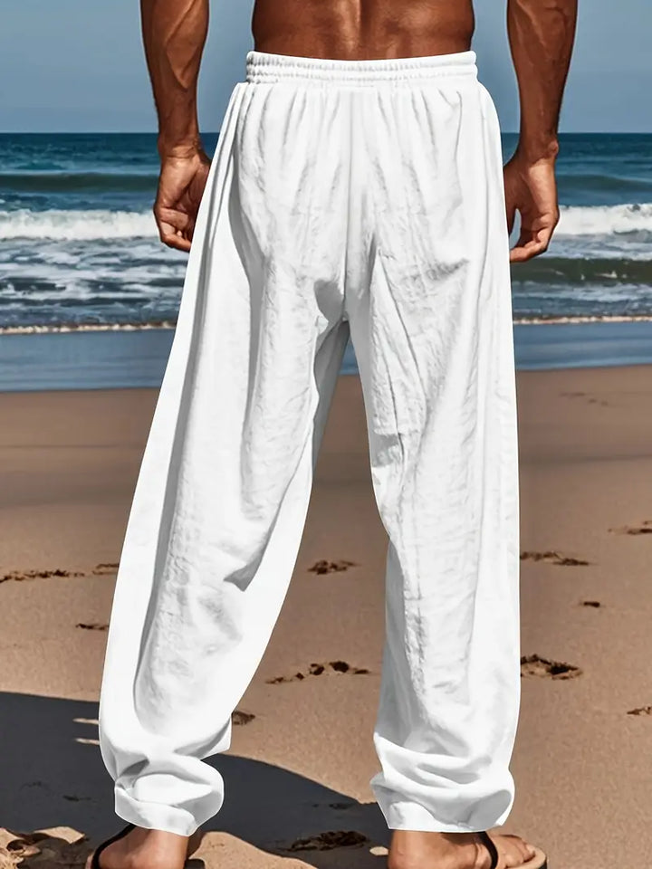 Blaue Herrenhose loose fit, entspannt & atmungsaktiv. Ideale Freizeithose für Sommerabende.