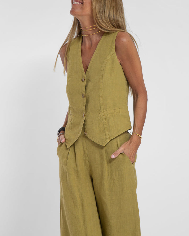 Vielseitiges Leinen Set: Damen Weste und weite Hose. Für Frühling, Sommer, Urlaub.