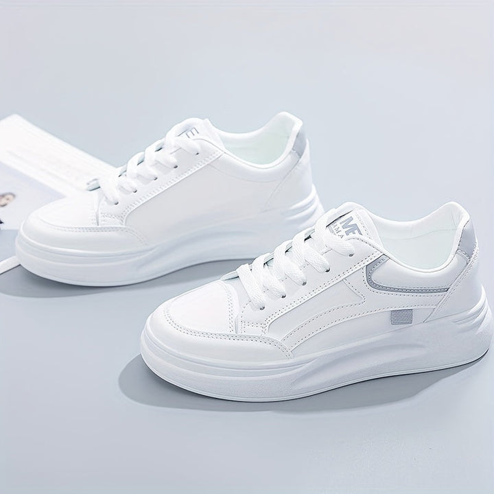 Elegante Damen Sneaker. Perfekte Kombination aus modischem Design und bequemem Tragegefühl. Ideal für Freizeit.