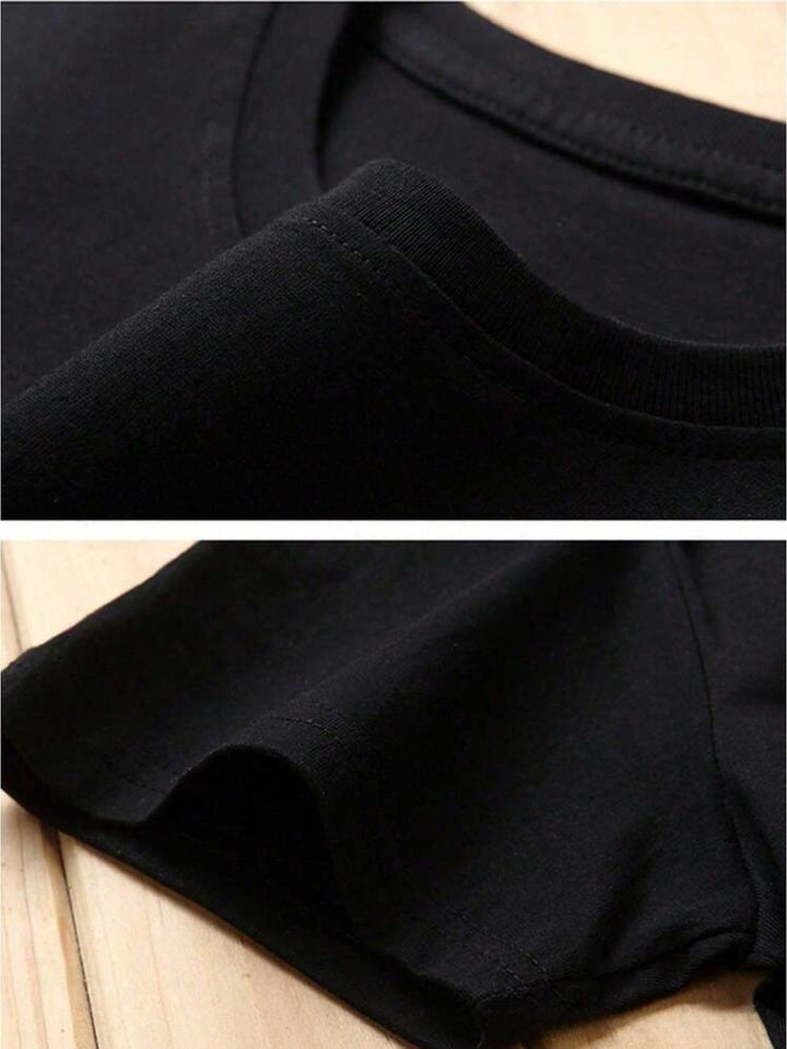 Detail des Vintage-Prints auf dem schwarzen Herren T-Shirt. Einzigartiges Design für Streetwear & Oberteile.