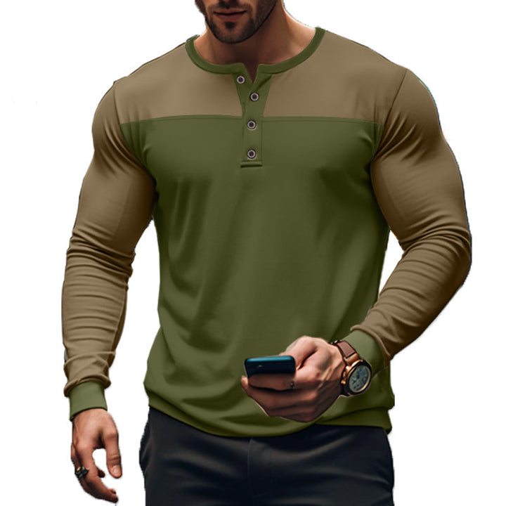 Mann trägt stilvolles Color-Block Herren Langarm Henley Shirt, zeigt modernen Schnitt und Tragekomfort im Alltag.