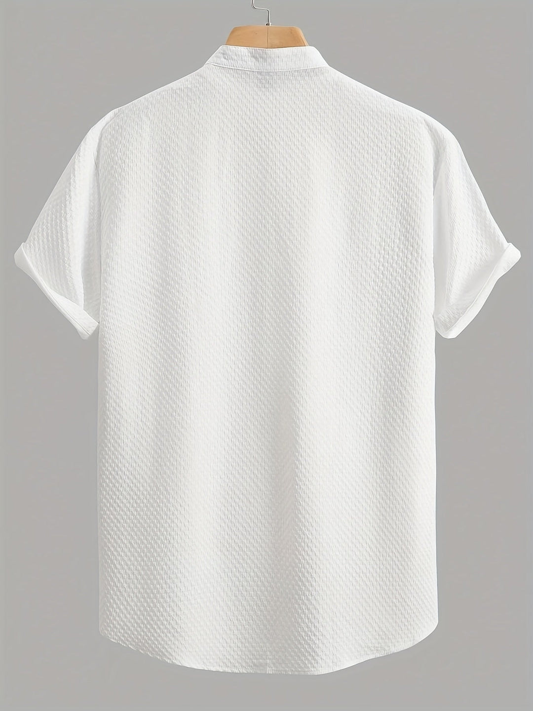 Stylisches Herren Kurzarmhemd für Freizeit. Urbaner Lagenlook-Stil, bequem und vielseitig für den Alltag.