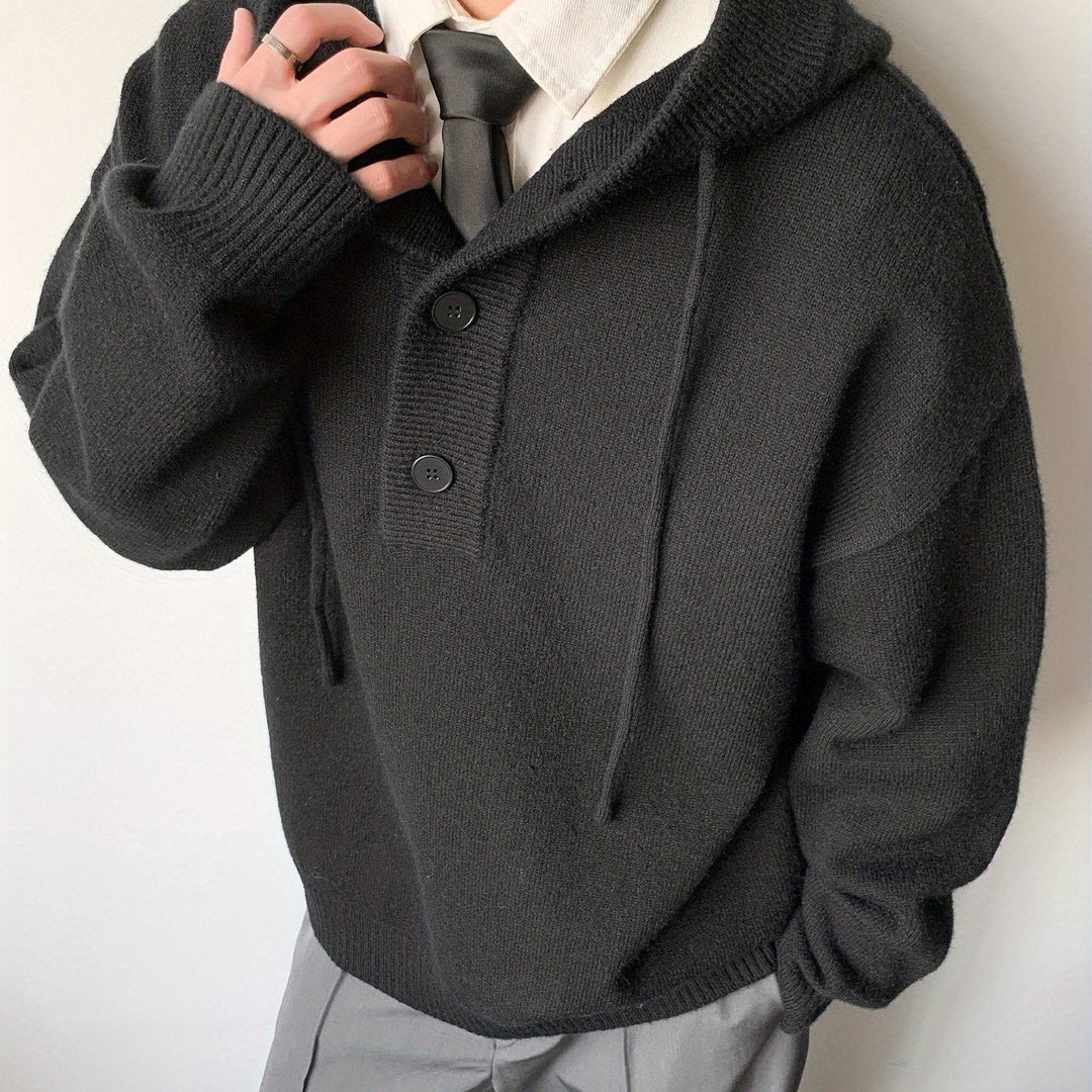 Detail: Weiche Stricktextur des dunkelgrauen Herren Hoodies, gemütlicher Kapuzenpullover für Komfort.
