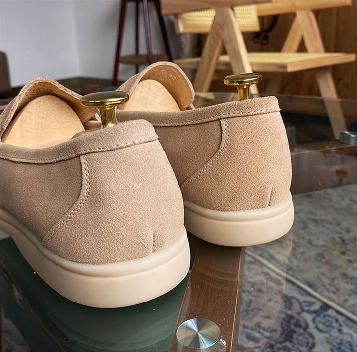 Lässige & komfortable beige Herren Loafer Slip-On. Vielseitige Freizeitschuhe für den modernen Mann.